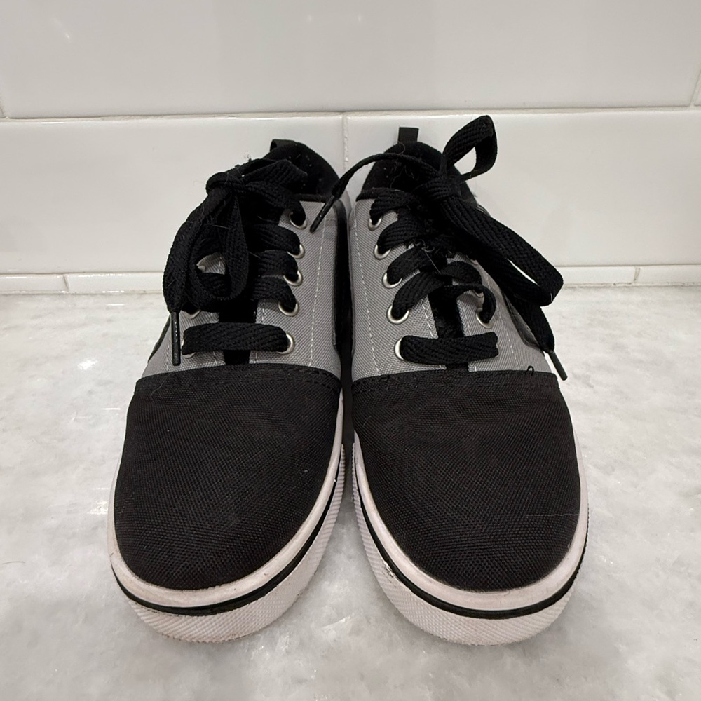 Heelys Black and Gray Youth Sneakers Size 3